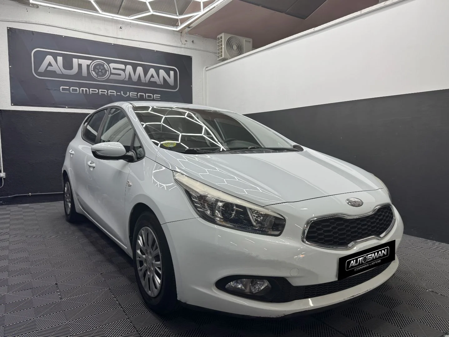 KIA Ceed 1.4 CRDi WGT Concept 2013 Diésel Blanco - Motor